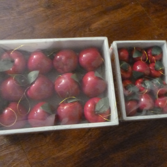 2 BOXES CRATE O' APPLES - GLOSSY RED APPLE ORNAMENTS BRADFORD FARMSw/BONUS BELL - Picture 8 of 13